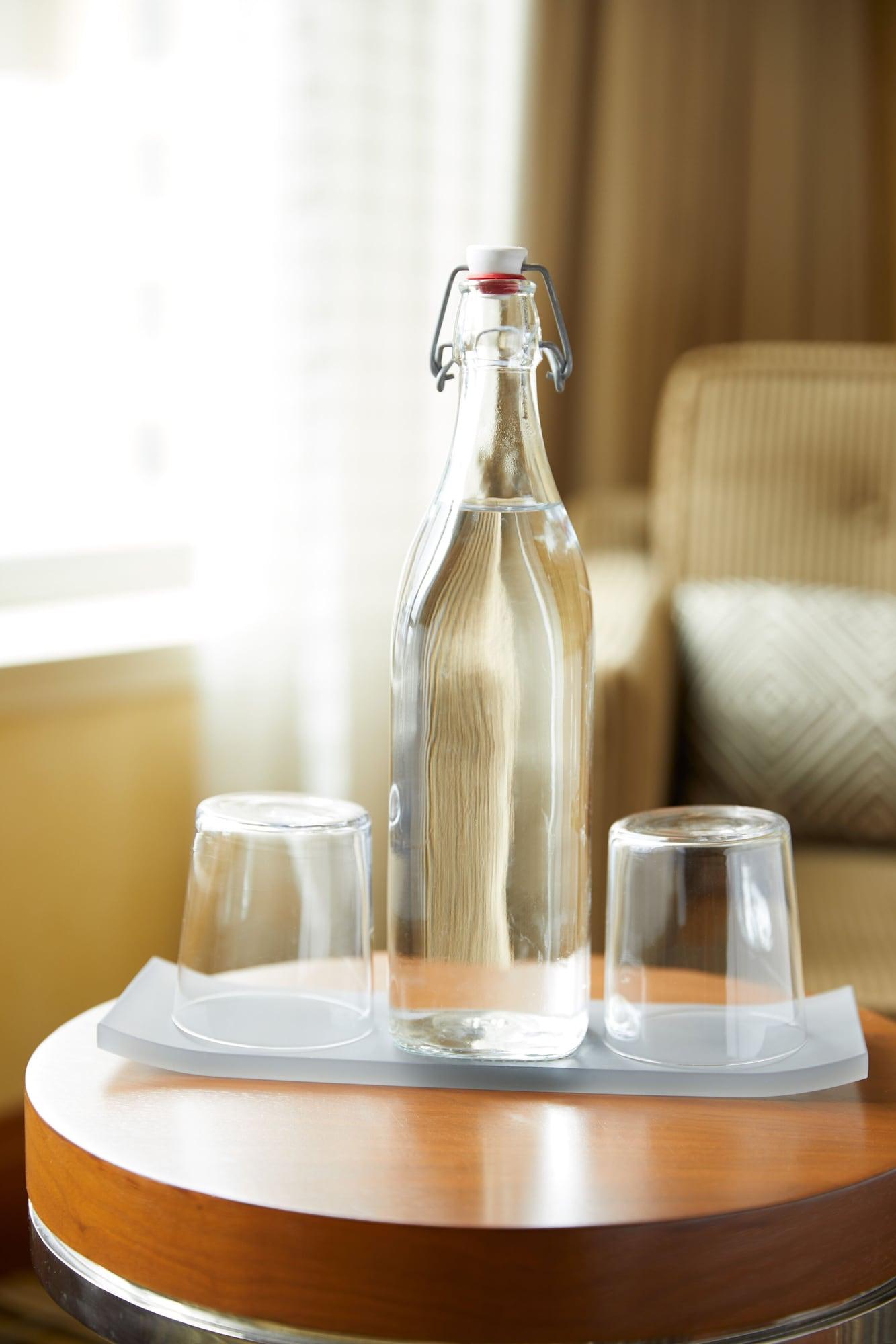 1 Hotel Seattle Exteriér fotografie A bottle of water
